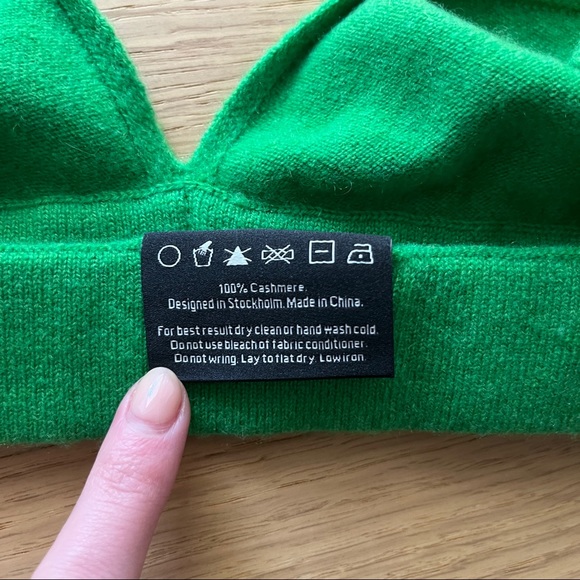 ❌ SOLD ❌ Lisa Yang Cashmere Cardigan and Bralette Set in Green - Picture 10 of 11